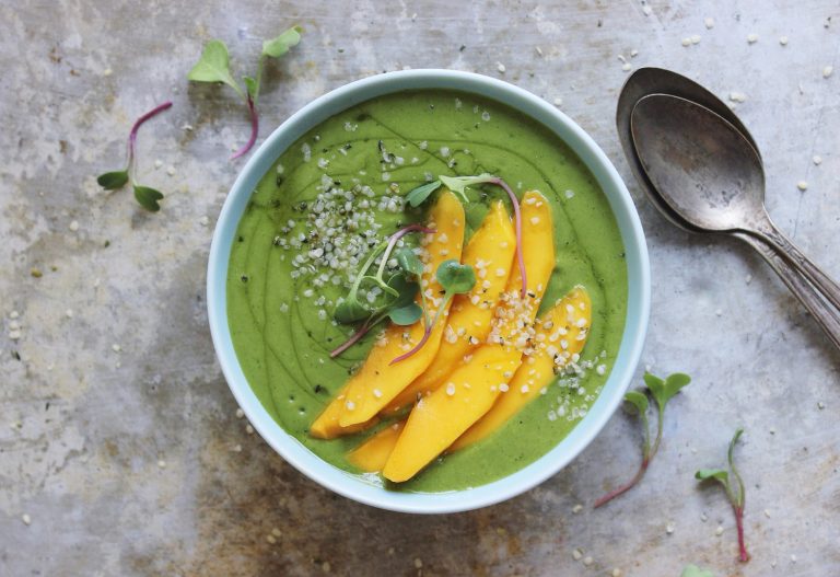 green-smoothie-bowl-1