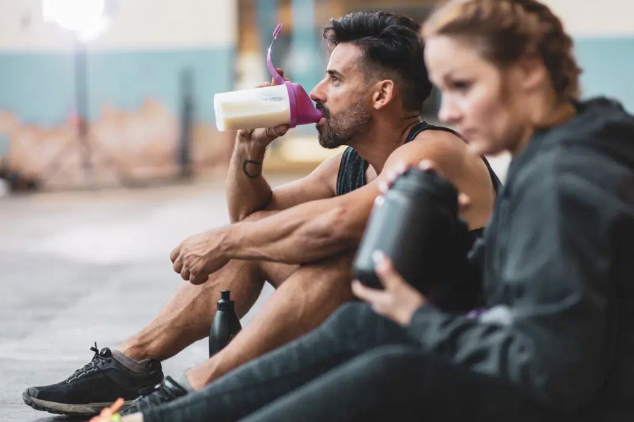 sportaši snage piju proteine nakon treninga